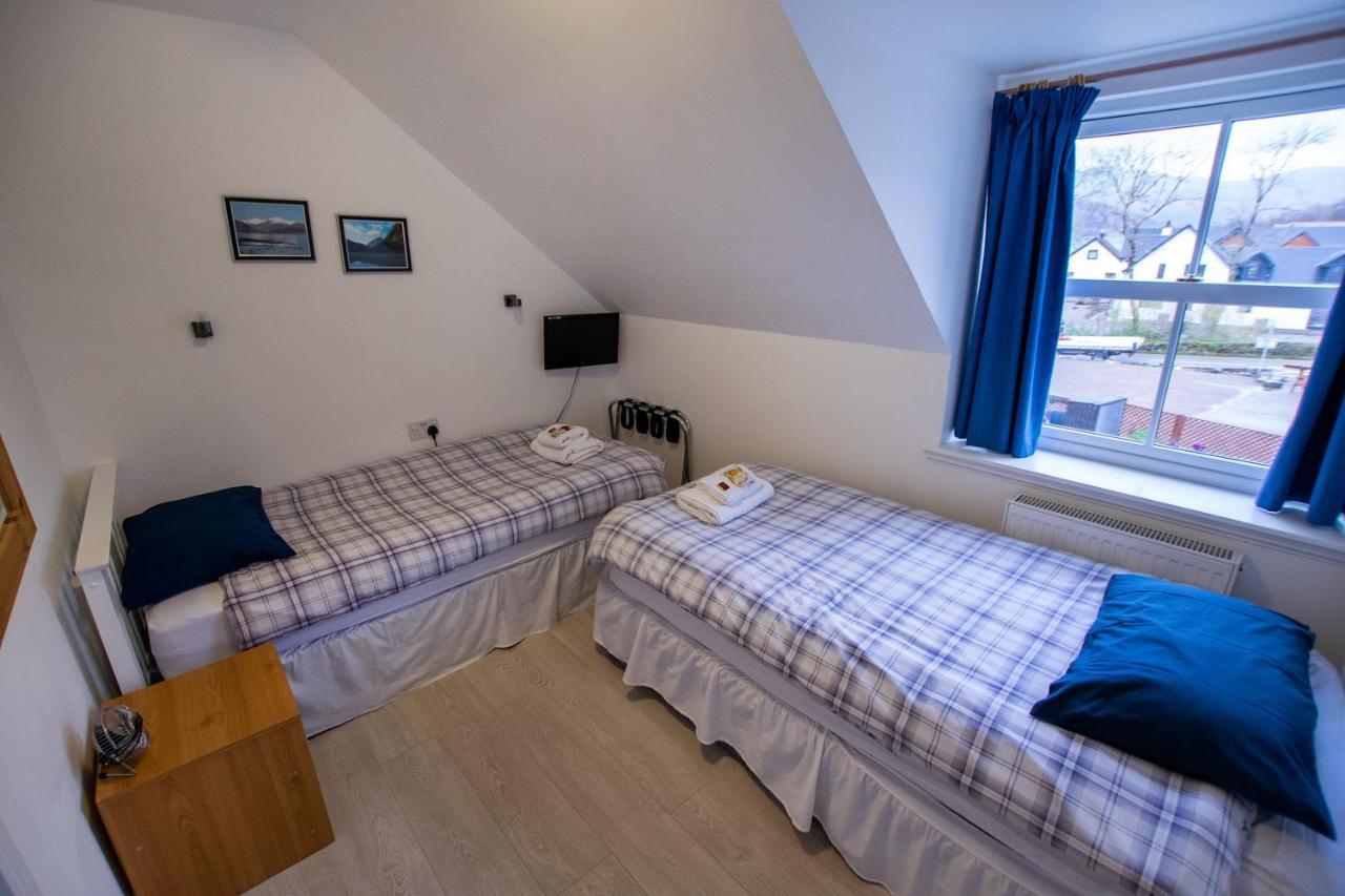 Corran Bunkhouse 호텔 외부 사진 A typical bedroom at the hostel