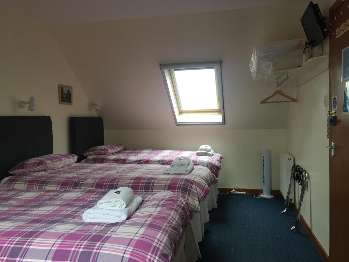 Corran Bunkhouse 호텔 외부 사진 A room at the hotel