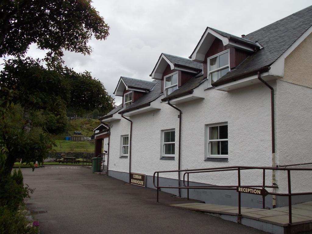 Corran Bunkhouse 호텔 외부 사진 The old station building