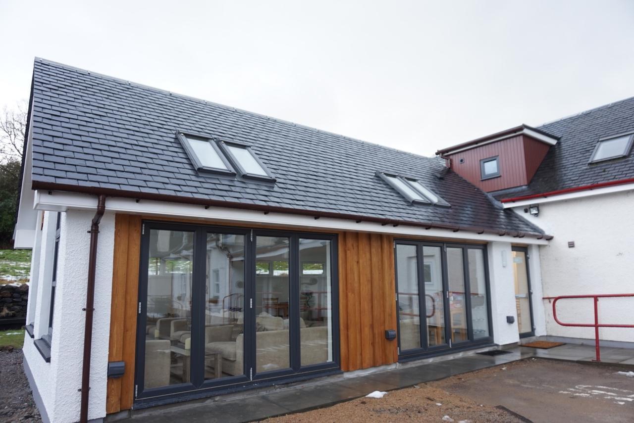 Corran Bunkhouse 호텔 외부 사진 The new extension at the rear of the school