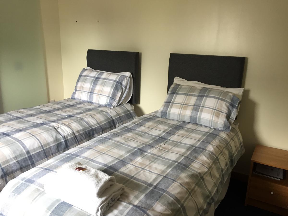 Corran Bunkhouse 호텔 외부 사진 A typical bedroom in the hostel