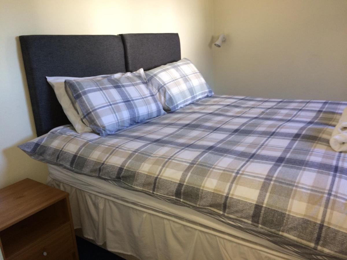 Corran Bunkhouse 호텔 외부 사진 A bed with a mattress