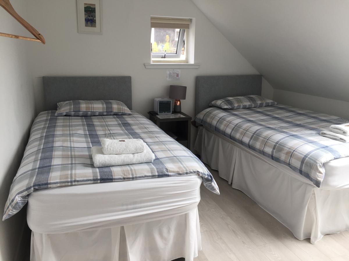 Corran Bunkhouse 호텔 외부 사진 A room at the hostel